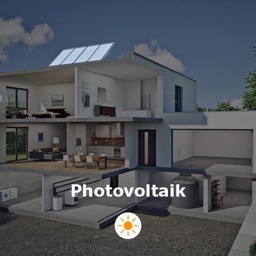 Photovoltaik - Elektrotechnik – Bild eines Hauses, die Photovoltaikanlage wird hervorgehoben